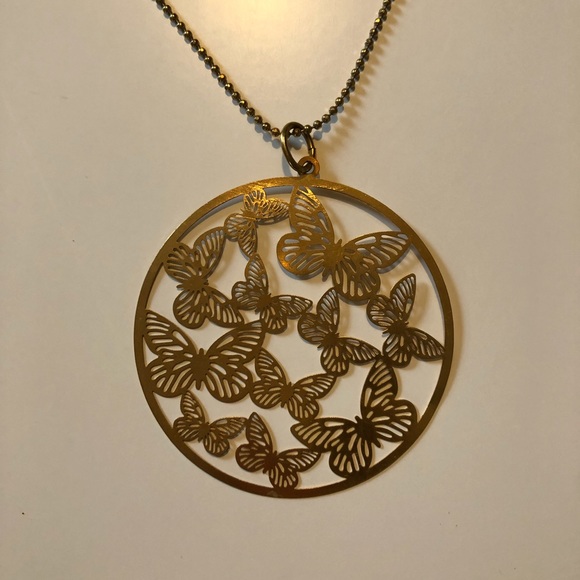 Set of golden butterfly necklace and earrings - Picture 2 of 7